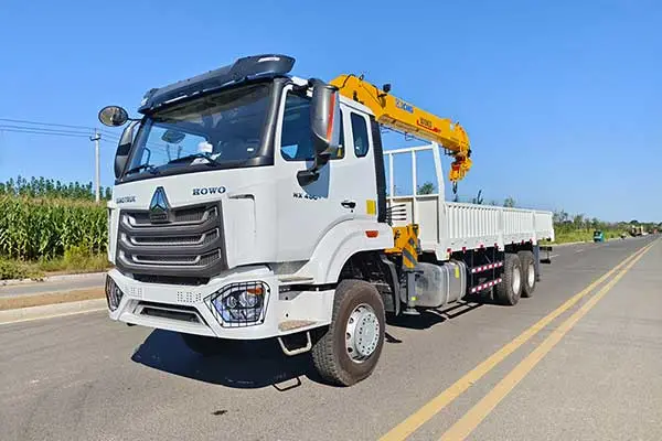 HOWO-Truck-Mounted-Crane (1)
