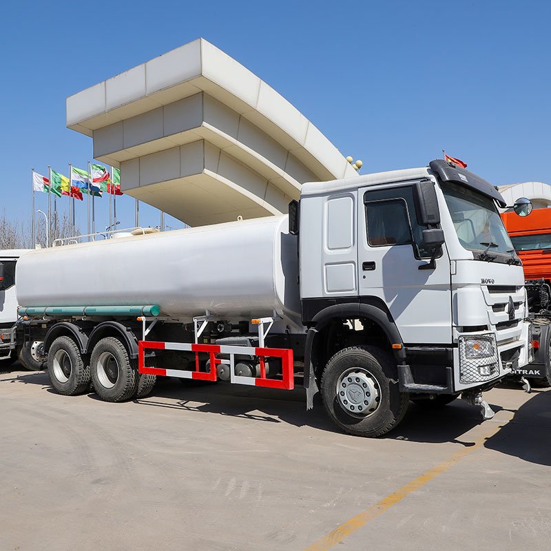 Used Sinotruk HOWO 6X4 375HP Water Tanker Truck